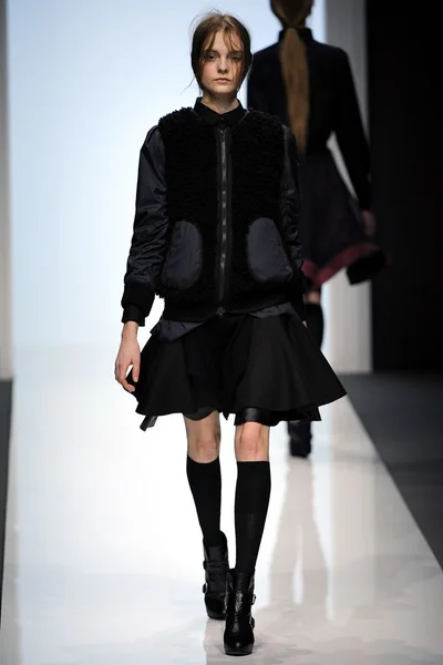 Look 10